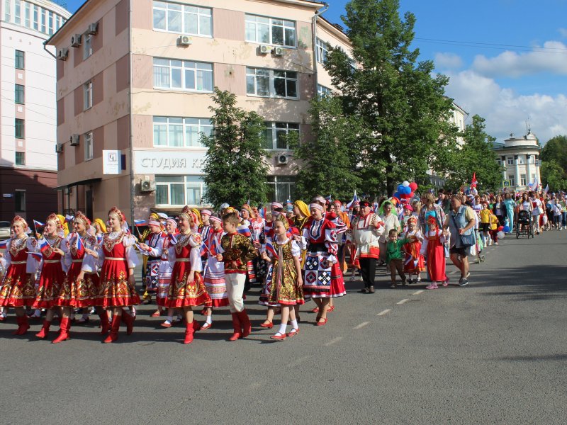 Костюмированное шествие состоялось в честь Дня России в Вологде