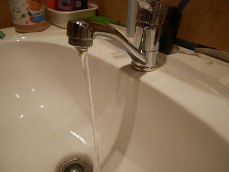 Горячая вода отключена в ряде домов Южного района Вологды