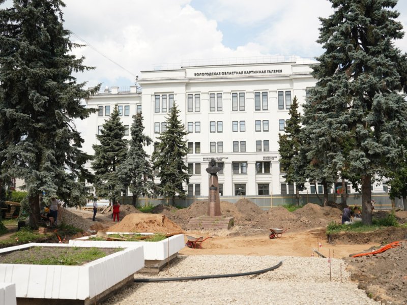 Подсветку памятнику Ильюшину сделают в сквере у картинной галереи Вологды